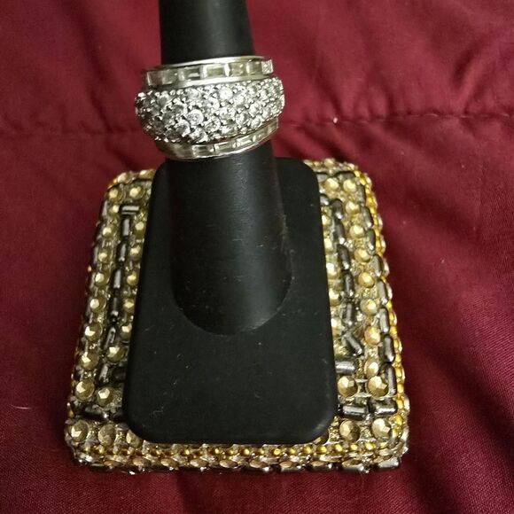 A HIGH END COSTUME PIECE WITH ROWS OF CZS BORDERED BY BAGUETTES - Picture 3 of 7